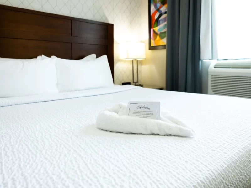 CNC12 - NQ1-2(1 queen bed)