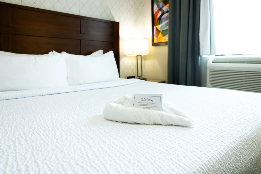 CNC12 - NQ1-2(1 queen bed)